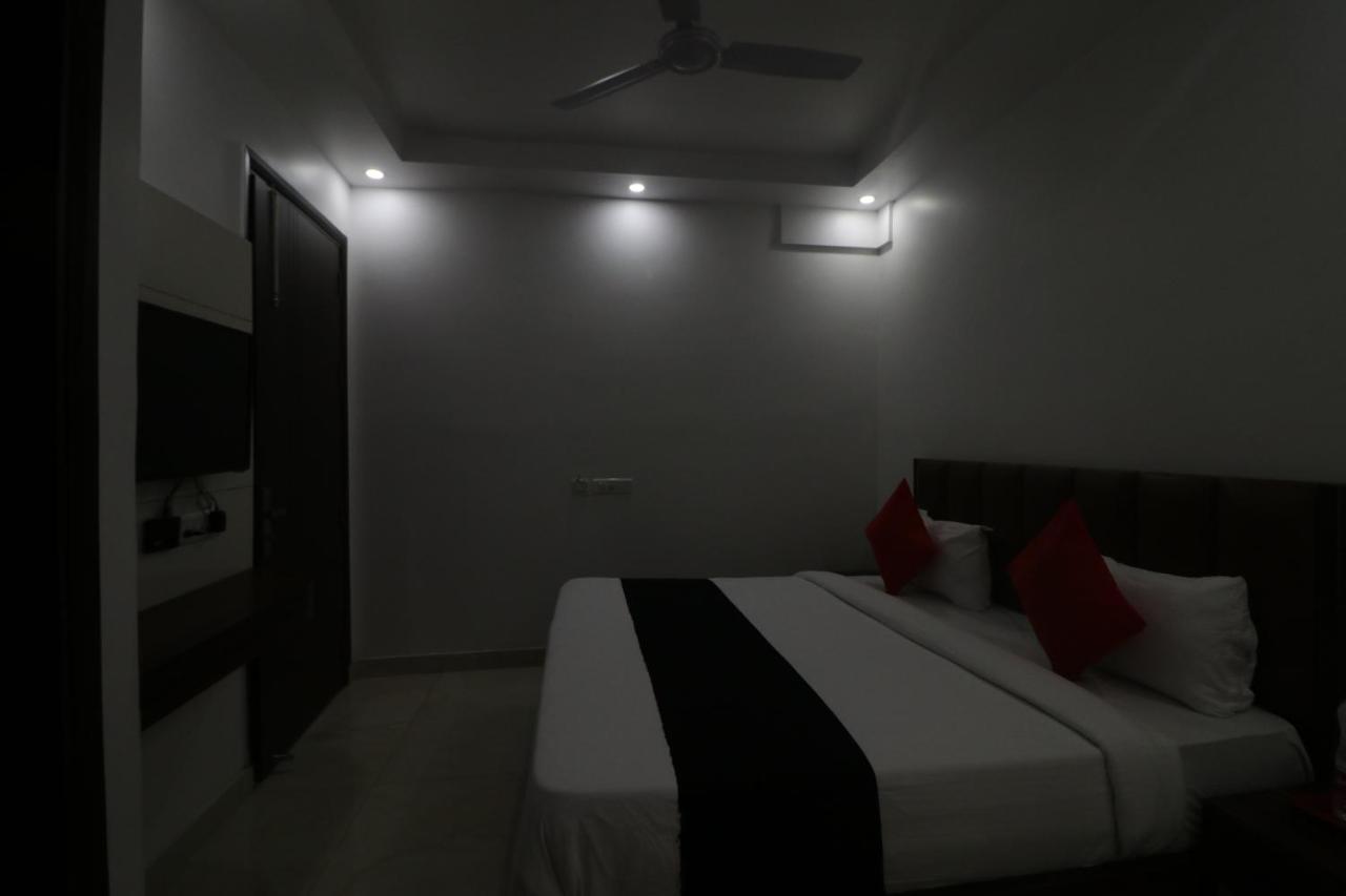 Hotel King Plaza Neu-Delhi Exterior foto
